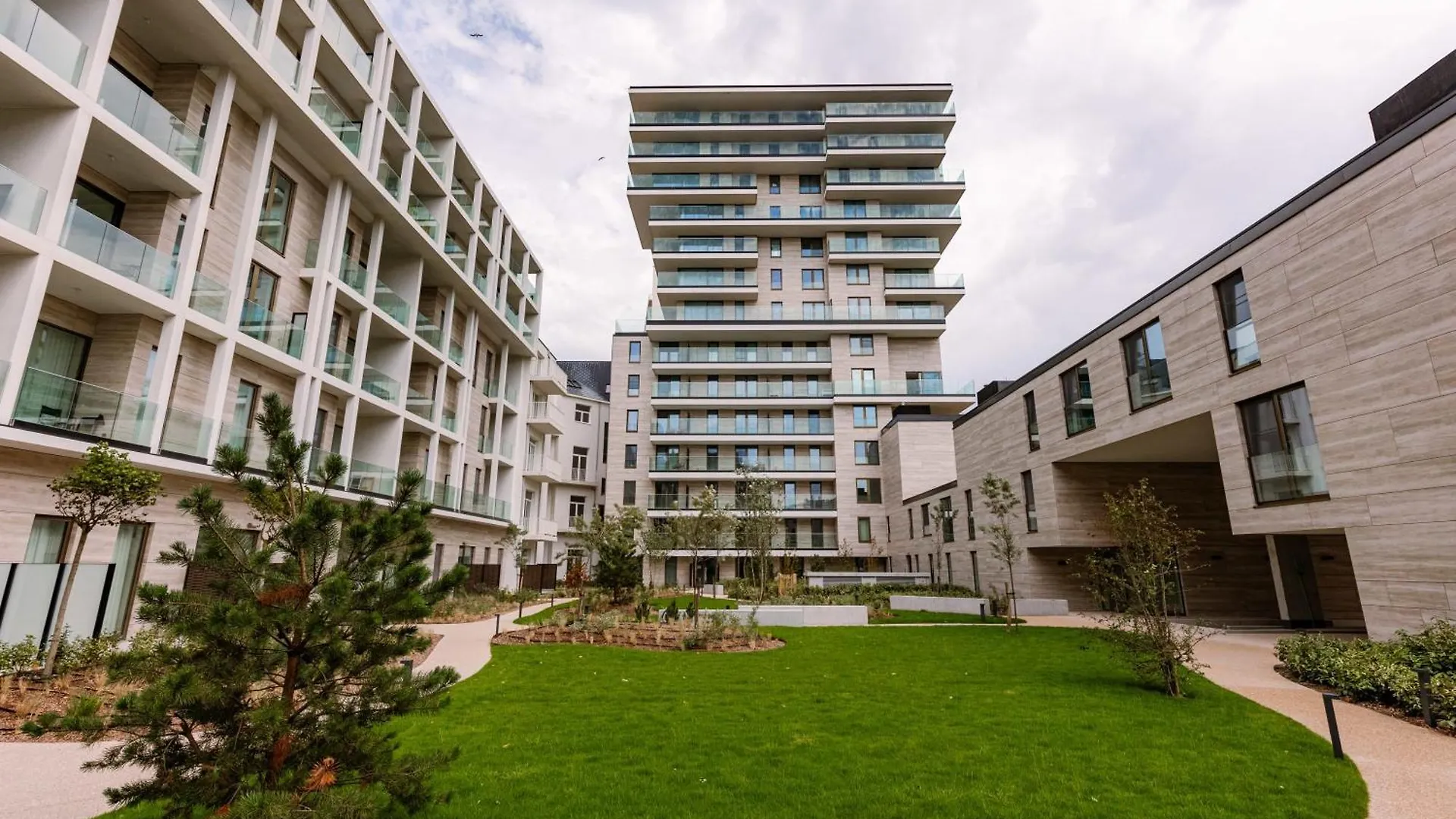 Huswell - Stunning Seafront Apartment With Modern Comforts And Dike Views Ostend