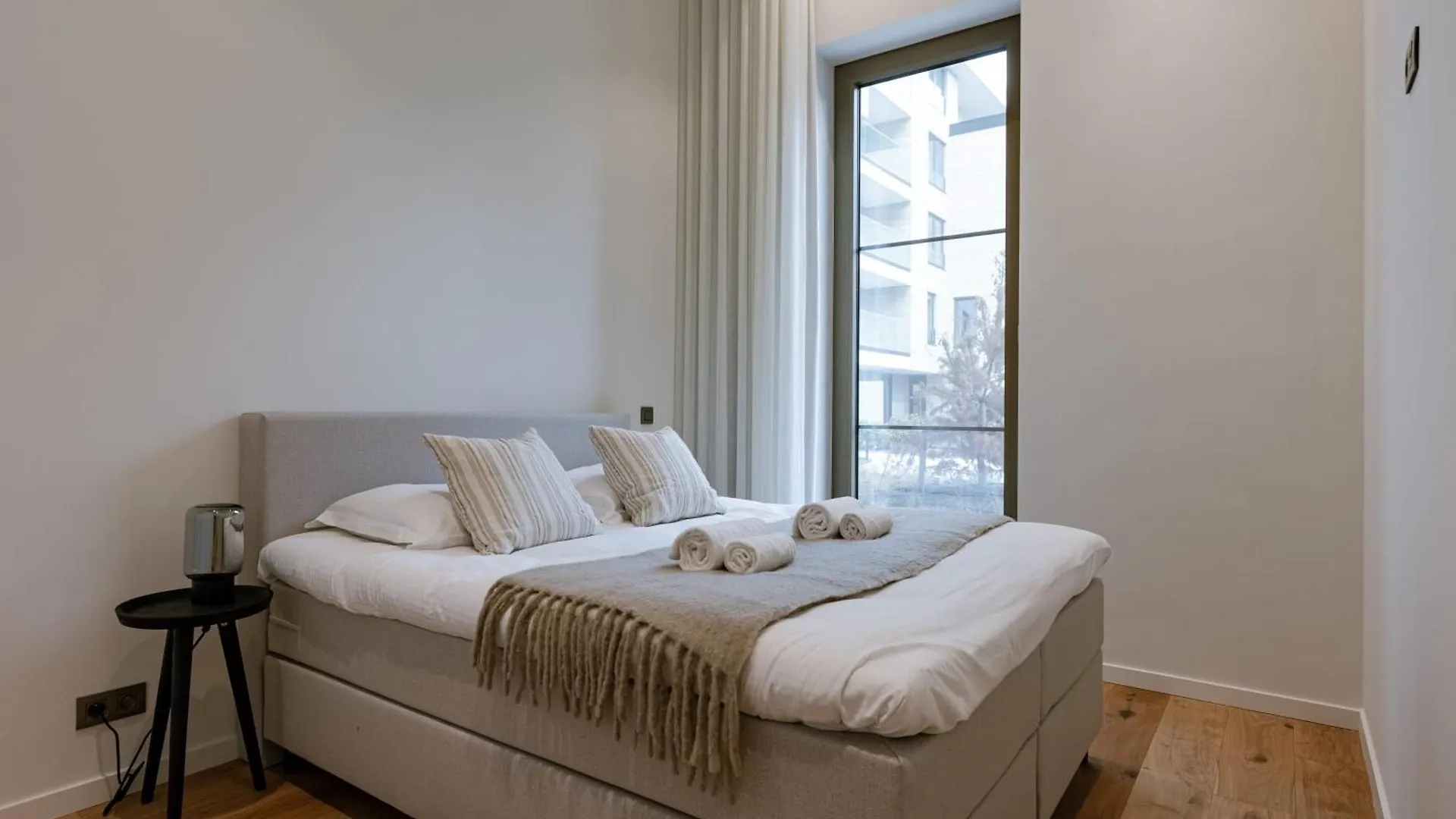 Huswell - Stunning Seafront Apartment With Modern Comforts And Dike Views Ostend