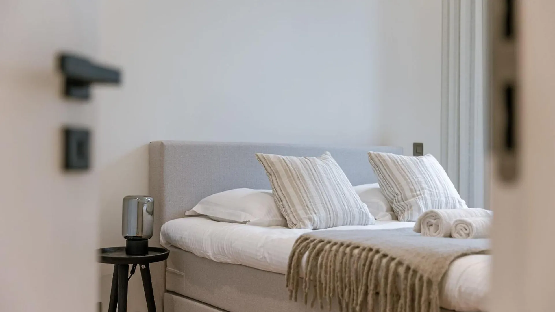 Huswell - Stunning Seafront Apartment With Modern Comforts And Dike Views Ostend