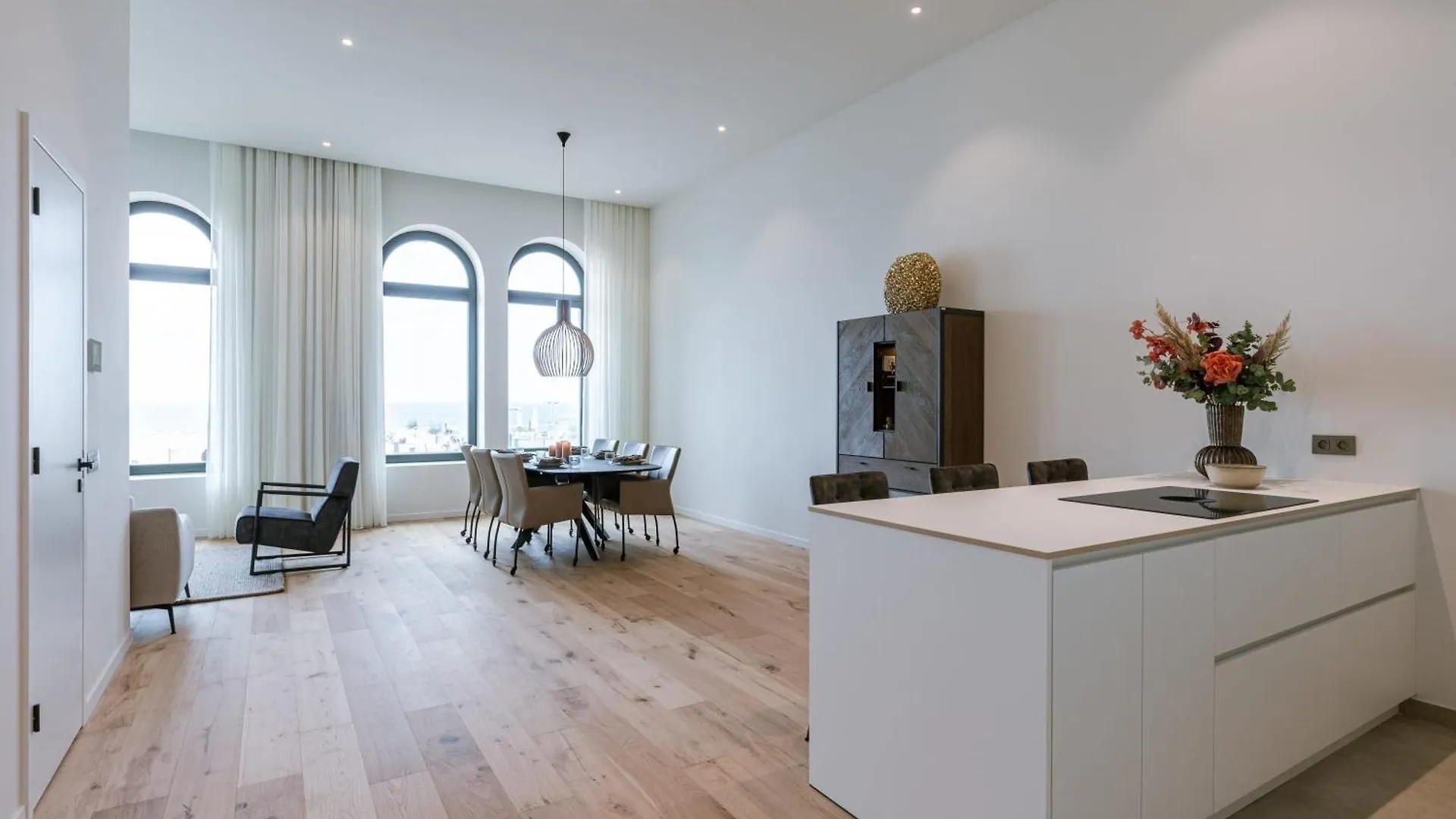 Huswell - Stunning Seafront Apartment With Modern Comforts And Dike Views Ostend